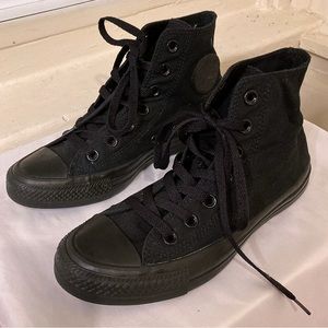 Chuck Taylor All Star Triple Black Converse Women’s Size 6